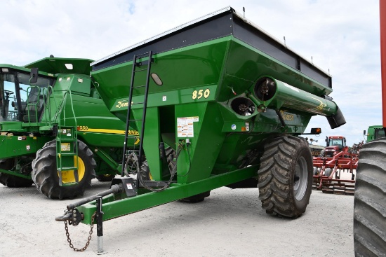 Demco 850 grain cart