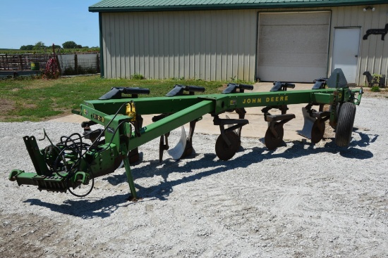 John Deere 2700 5 bottom variable width plow