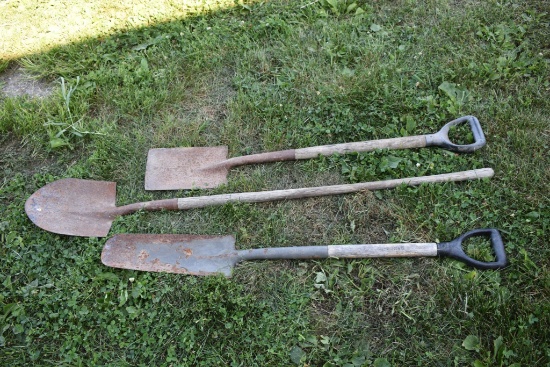 Bulk lot of (3) shovels