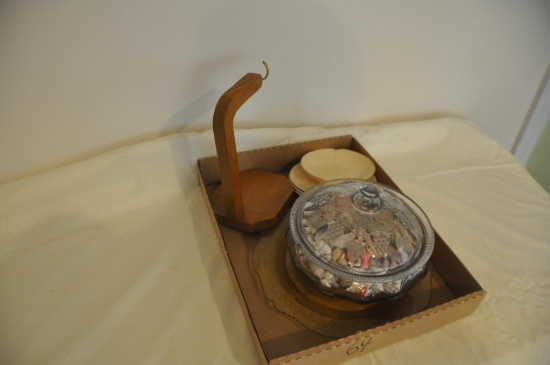 Amber depression plate, candy jar, banana tree