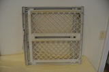 Adjustable pet gate