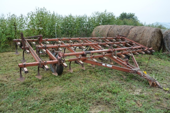 International Vibrashank 18' cultivator