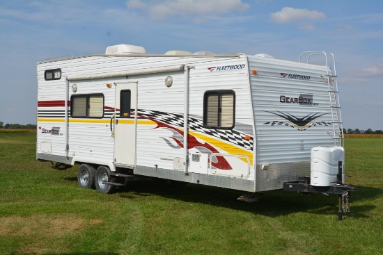 2006 Fleetwood Gearbox Toy Hauling Camper