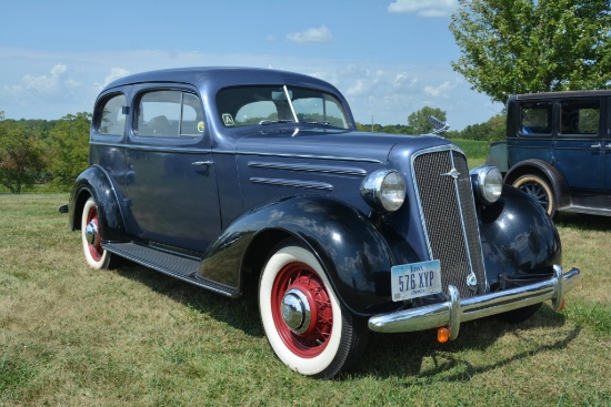 1935 Chevrolet 2 door sedan