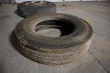 11R22.5 tire