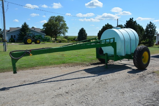 2010 CWS MFG 1,350 gal. poly pull-behind tank