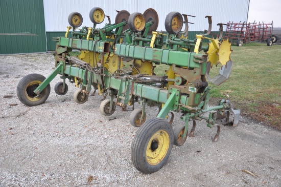 John Deere 8 row 30" cultivator