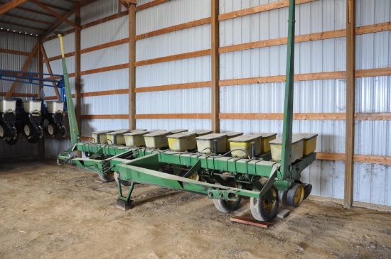 John Deere 7000 8 row 30" planter