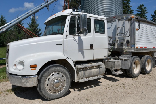 2000 Freightliner FL112 semi