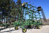 John Deere 2200 38.5' field cultivator