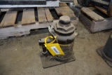 New Holland 20 bottle jack