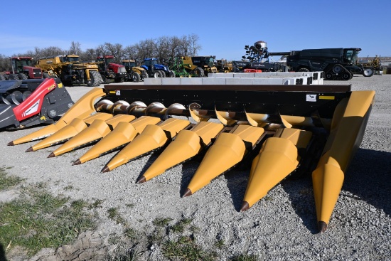 2008 Challenger CH830 8 row 30" corn head