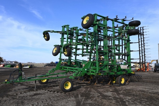 2003 John Deere 2200 55' field cultivator