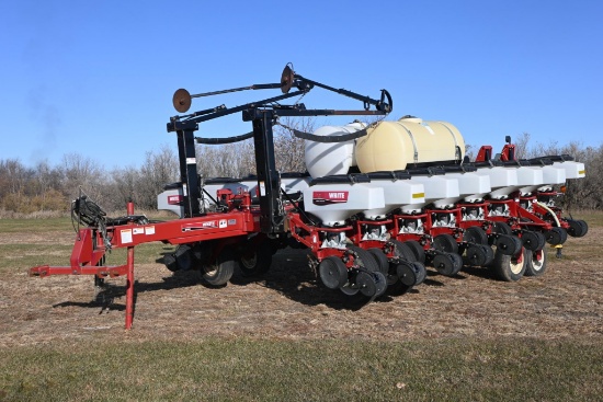 2005 White 8186 16 row 30" ground drive planter