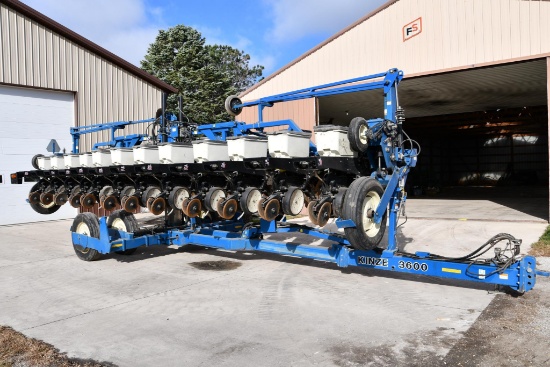 Kinze 3600 12/24 planter