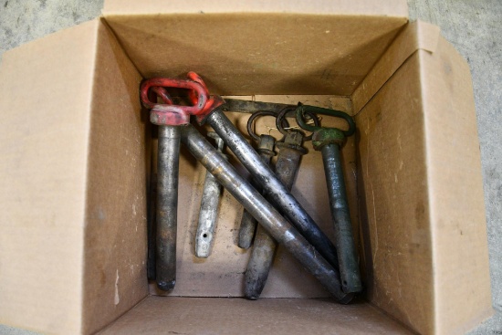 Box of hitch pins