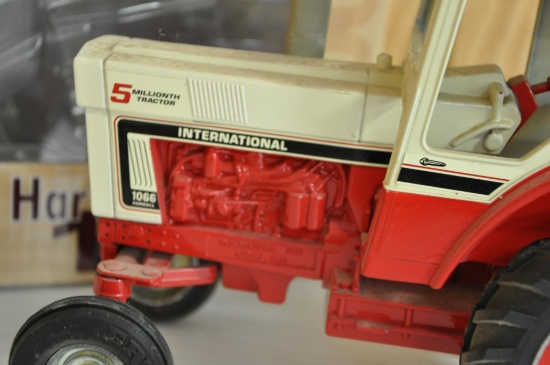 ertl international harvester 1066 die-cast 1/16 scale