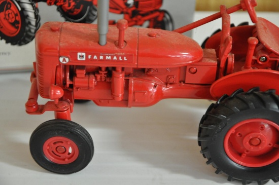 ertl Farmall Super A die-cast Tractor 1/16 scale