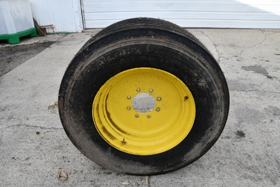 445/50R22.5 tire and wheel