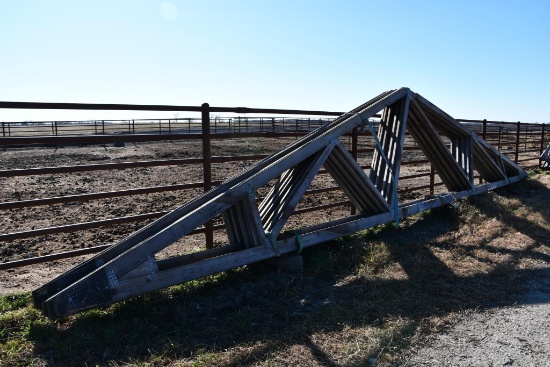 (18) 40' wooden trusses