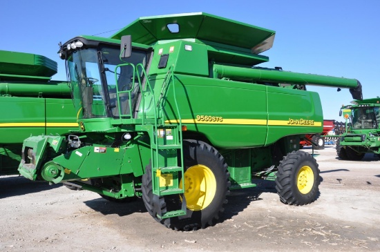 2006 John Deere 9560 STS 4wd combine