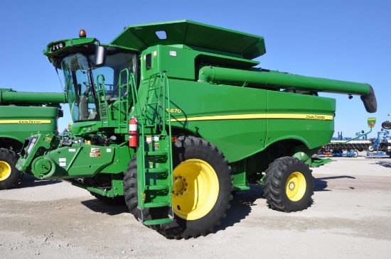 2013 John Deere S670 2wd combine