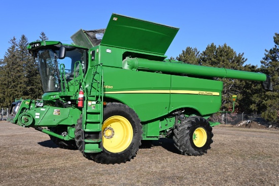 2014 John Deere S690 4wd combine