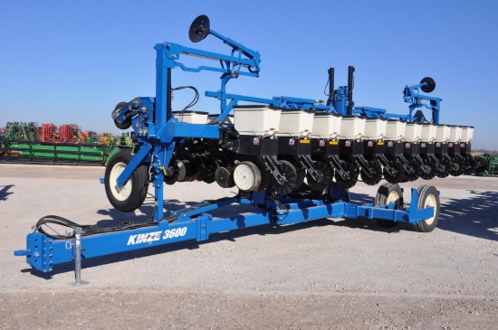 Kinze 3600 12/23 planter