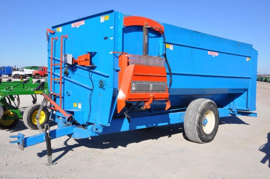 Rissler TR488 feed wagon