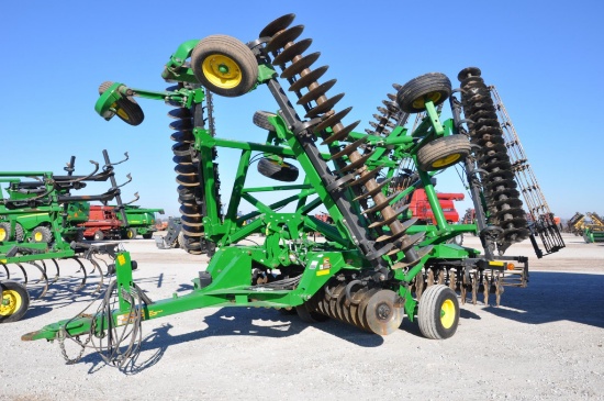 2015 John Deere 2623VT 33'7" vertical tillage tool