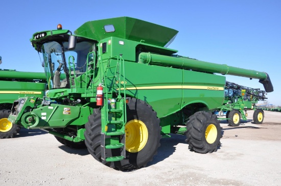 2014 John Deere S680 2wd combine