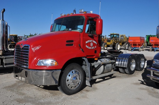 2000 Mack CX 613 day cab semi