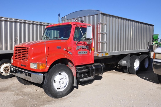 1999 International 4900 grain truck
