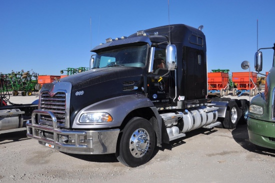 2014 Mack CXU 613 semi