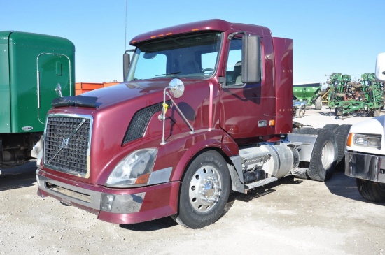 2006 Volvo day cab semi