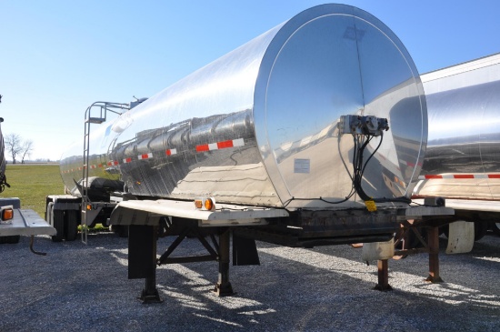 1992 Brenner 6200 gal. stainless steel tanker