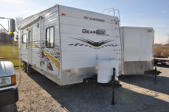 2006 Fleetwood Gearbox 26' toy hauler w/ living quarters
