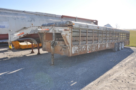 1997 Coose 32' gooseneck livestock trailer
