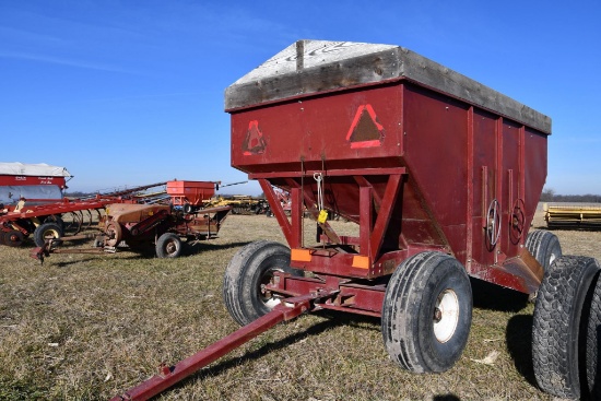 M&W 400 dual compartment gravity wagon