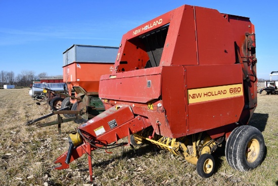 New Holland 660 round baler