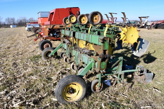 John Deere 8 row 30" 3-pt. cultivator