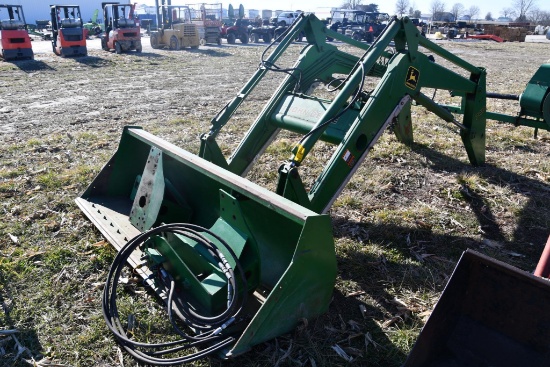 John Deere 740 self-leveling loader