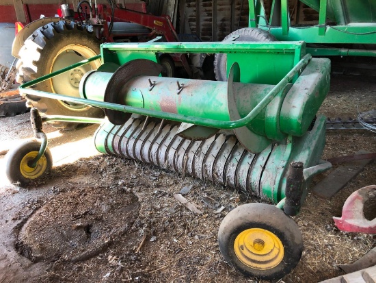 1983 John Deere 5.5' pick up hay head