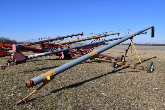 Farm Star 32'x8" manure loading stand on 2 wheel cart