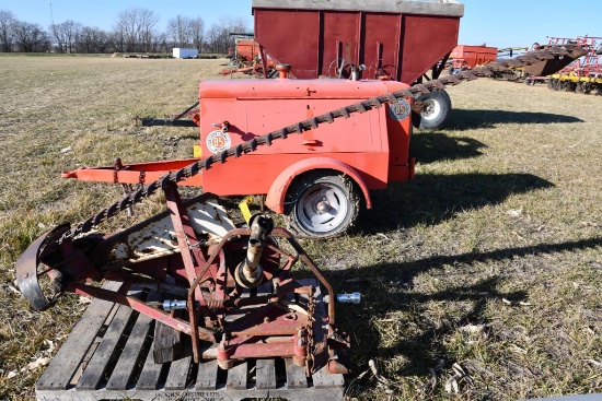 International 1300 9' sickle bar mower