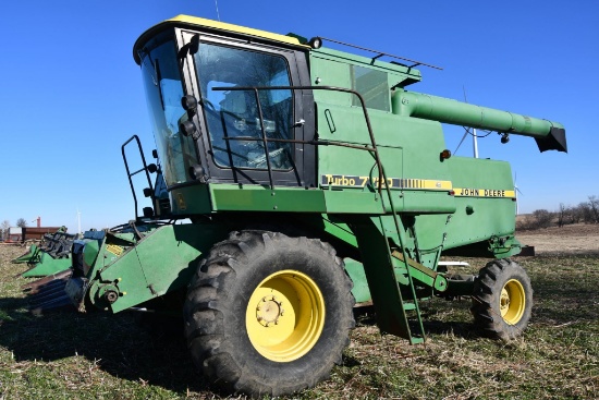 John Deere 7720 Turbo 2wd combine