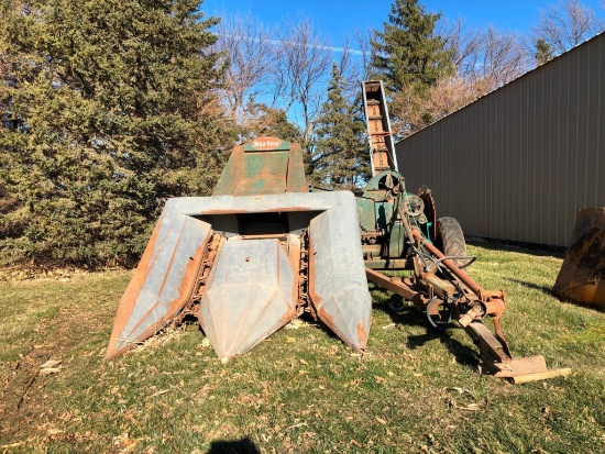 New Idea 311 2 row 38" corn picker