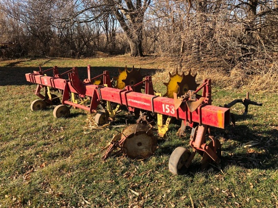 International 153 4 row 38" cultivator