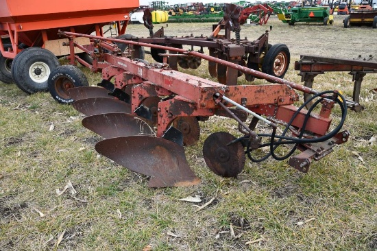 International 710 5-bottom plow