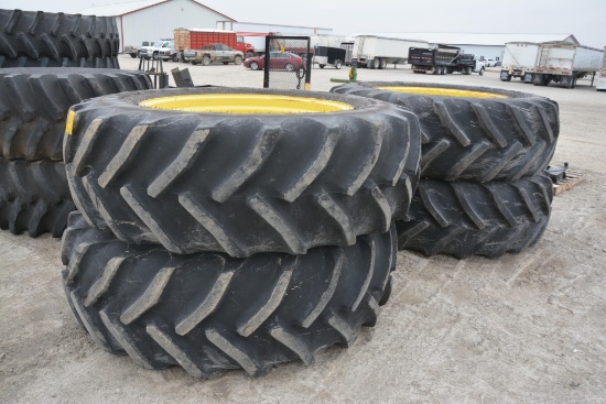 (4) Goodyear 620/70R46 sprayer flotation tires on JD rims